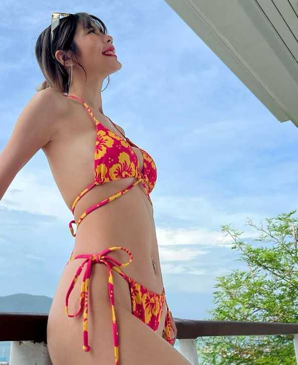 จีน่า อันนา กับ 20 ภาพชุดว่ายน้ำแซ่บ ๆ สไตล์คุณแม่ลูกสอง แต่หุ่นอย่างเซี้ยะ